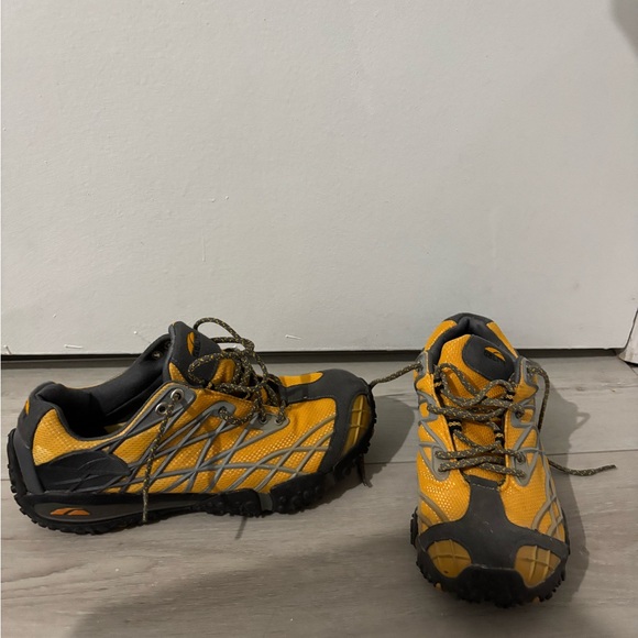 Men's Yellow and Gray Athletic Shoes - Picture 3 of 8